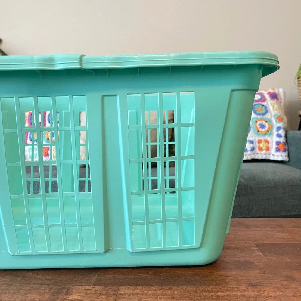 Rubbermaid great shape